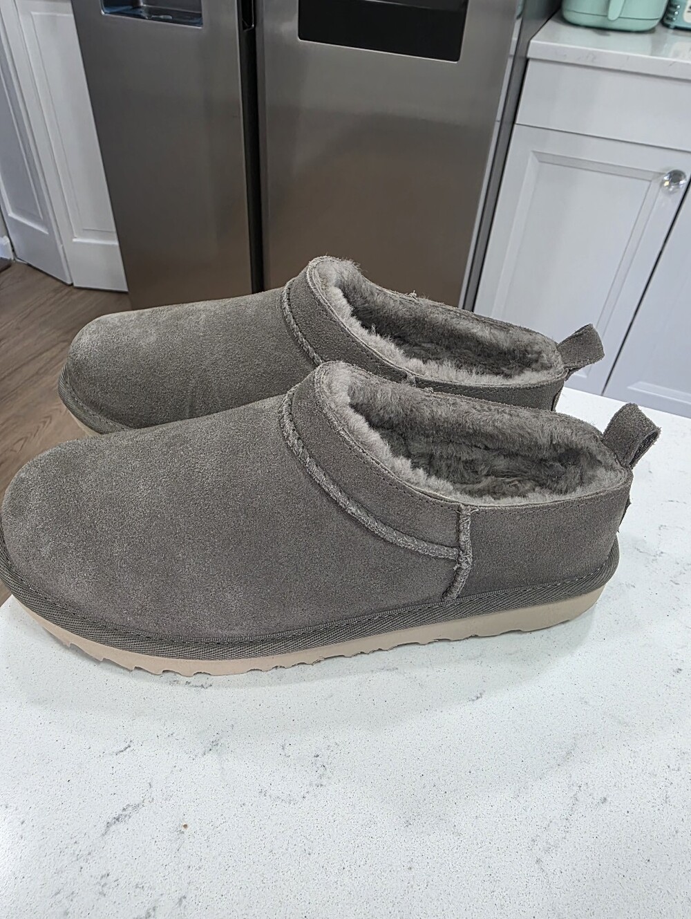 UGG Classic Micro Mini Boots slippers big kids Size 6